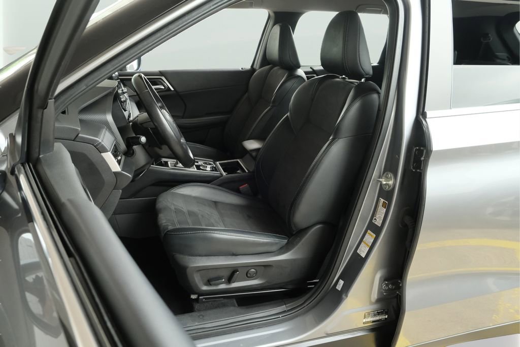 Used 2024 Mitsubishi Outlander SE AWD/4WD image 16