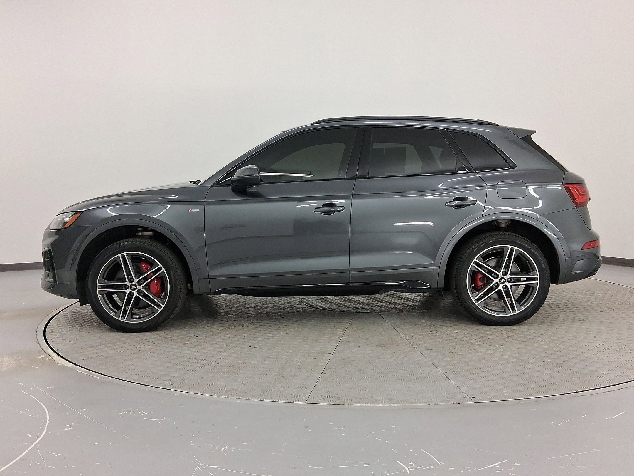 Used 2025 Audi Q5 e Premium Plus image 2