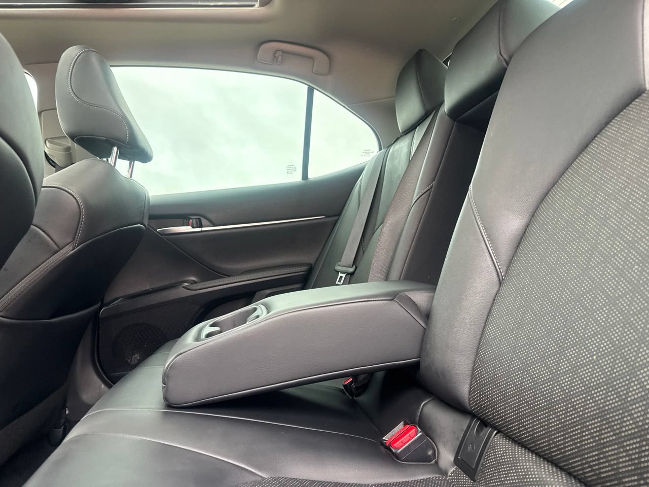 Used 2020 Toyota Camry XSE FWD image 38
