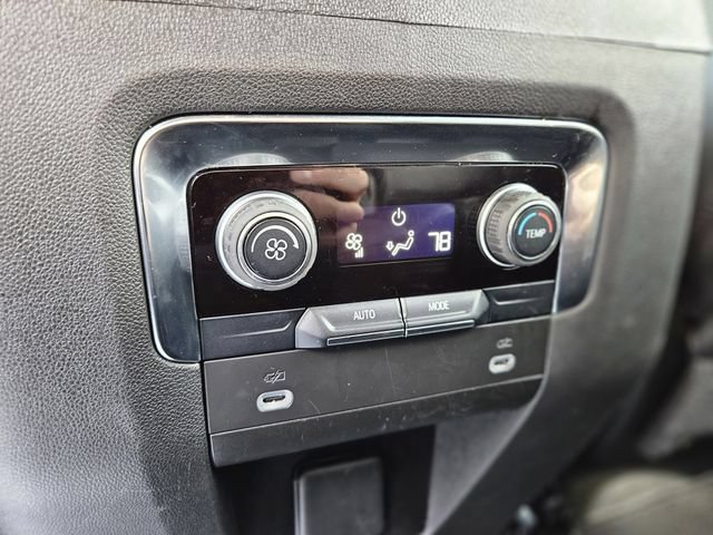 Used 2024 Chevrolet Suburban LT RWD image 28