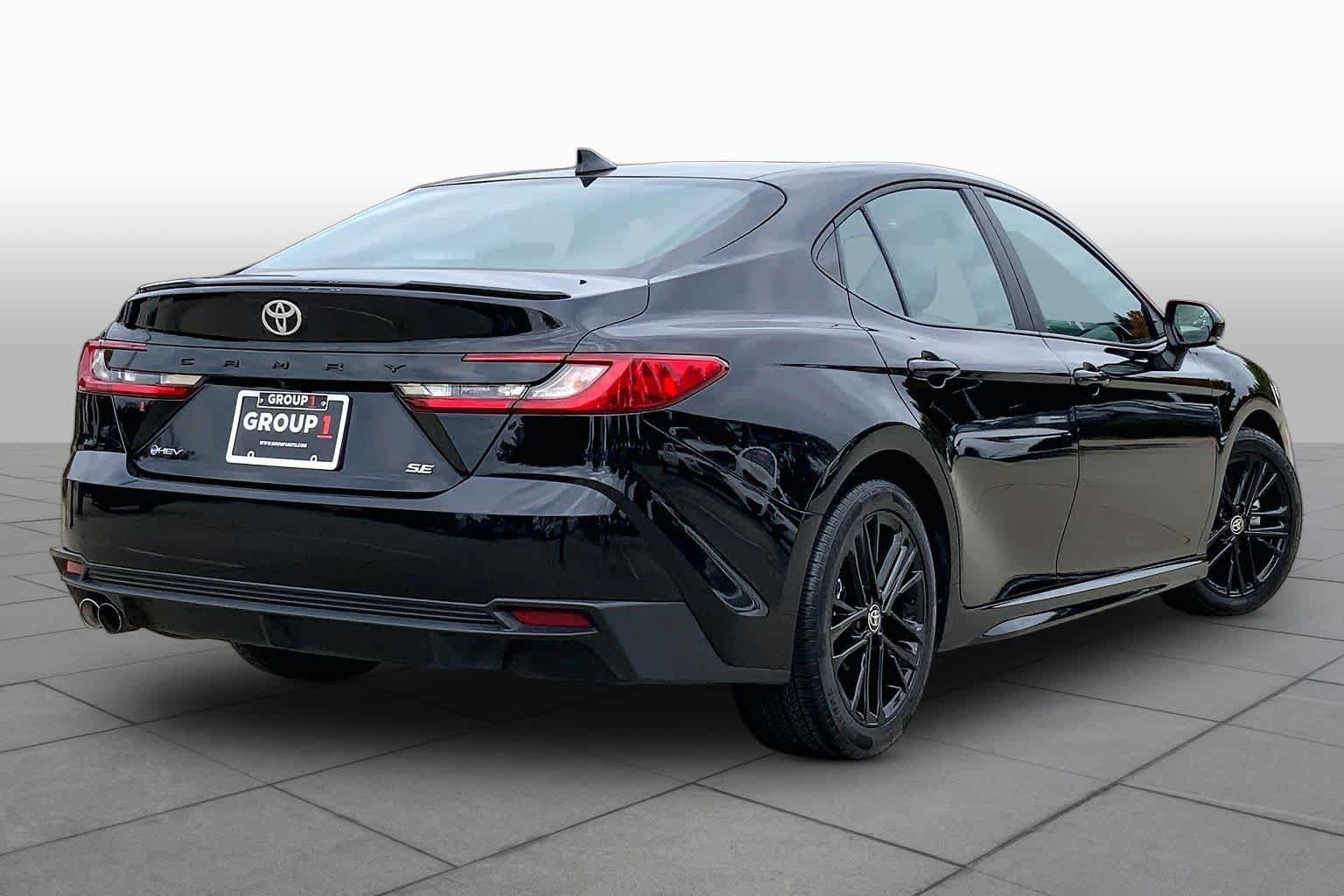 Used 2025 Toyota Camry SE FWD image 13