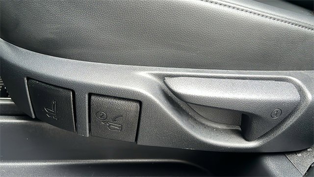 Certified 2025 Toyota Highlander Limited image 27