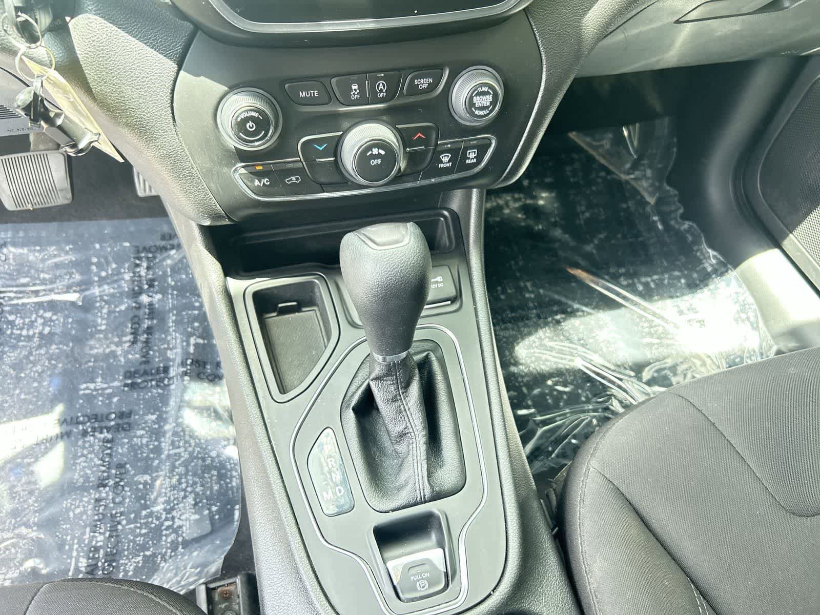 Used 2021 Jeep Cherokee Latitude FWD image 18