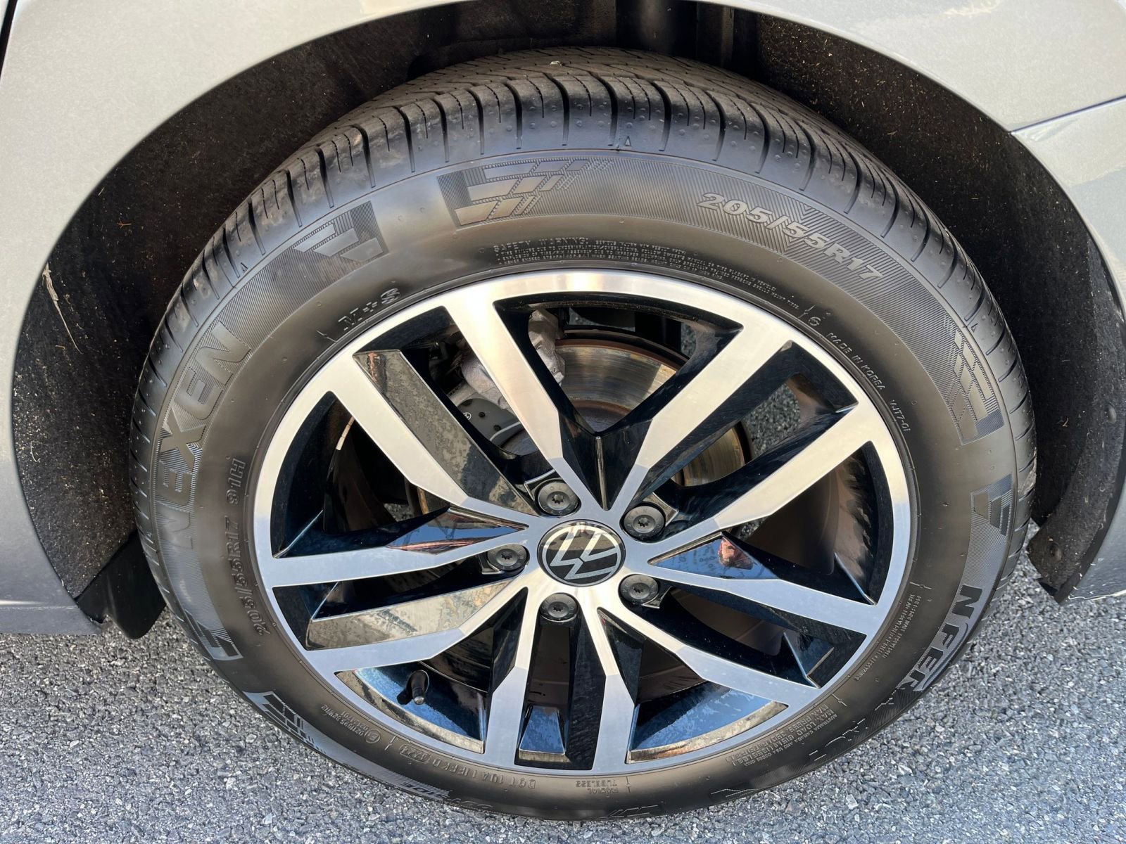 Used 2025 Volkswagen Jetta SE image 29