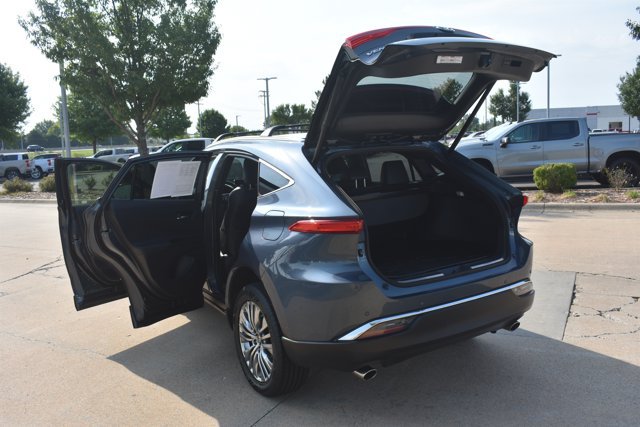 Used 2021 Toyota Venza XLE AWD/4WD image 18