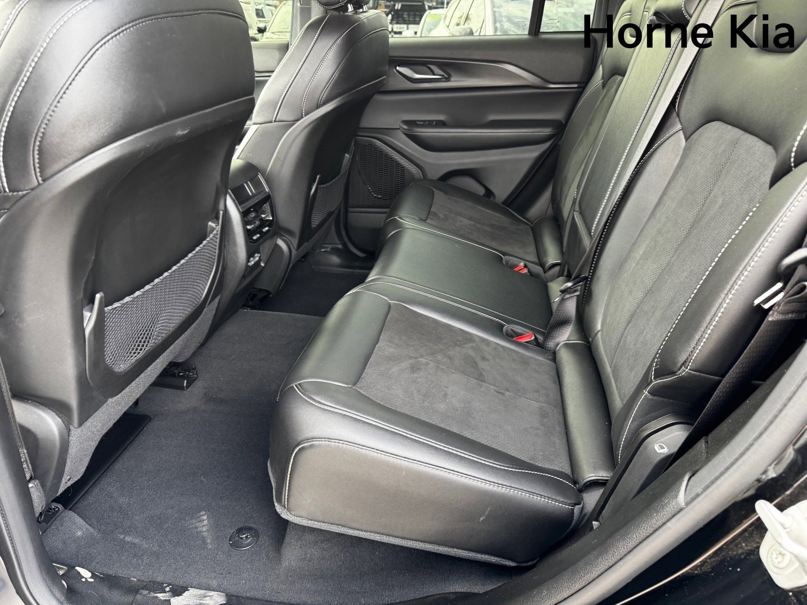 Used 2024 Jeep Grand Cherokee Altitude image 13