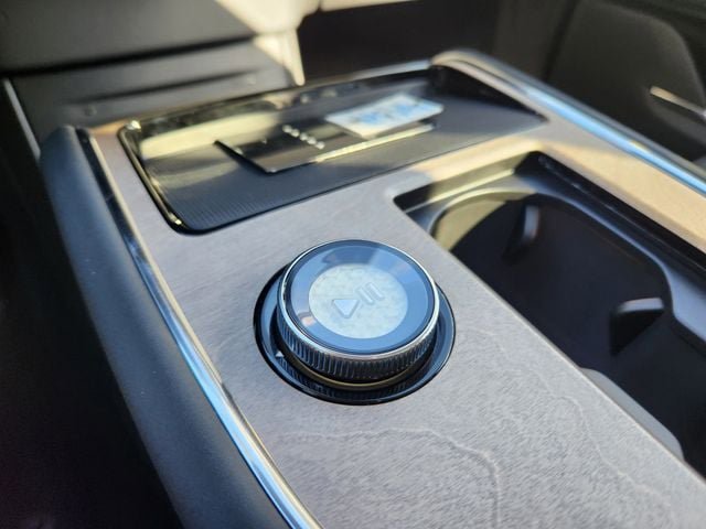 New 2025 Volvo EX90 Plus w/ Protection Package Premier AWD/4WD image 21