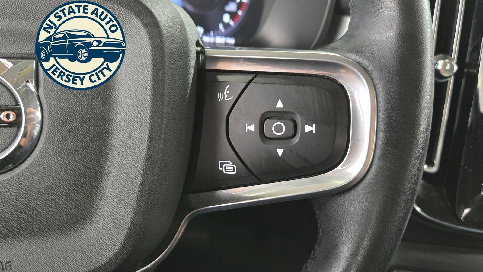 Used 2022 Volvo XC40 T5 Momentum w/ Premium Package AWD/4WD image 14