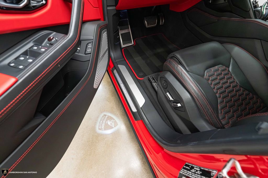 Used 2022 Lamborghini Urus AWD/4WD image 41