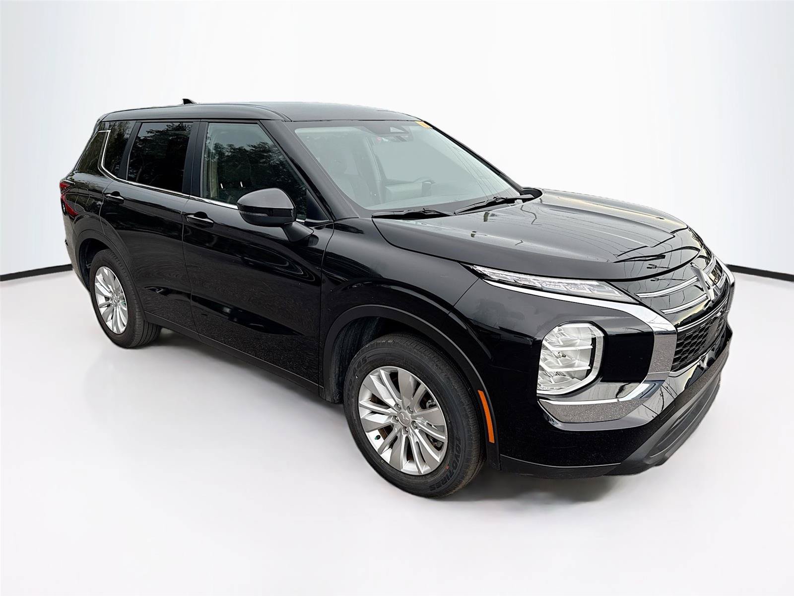 Used 2025 Mitsubishi Outlander ES FWD image 5