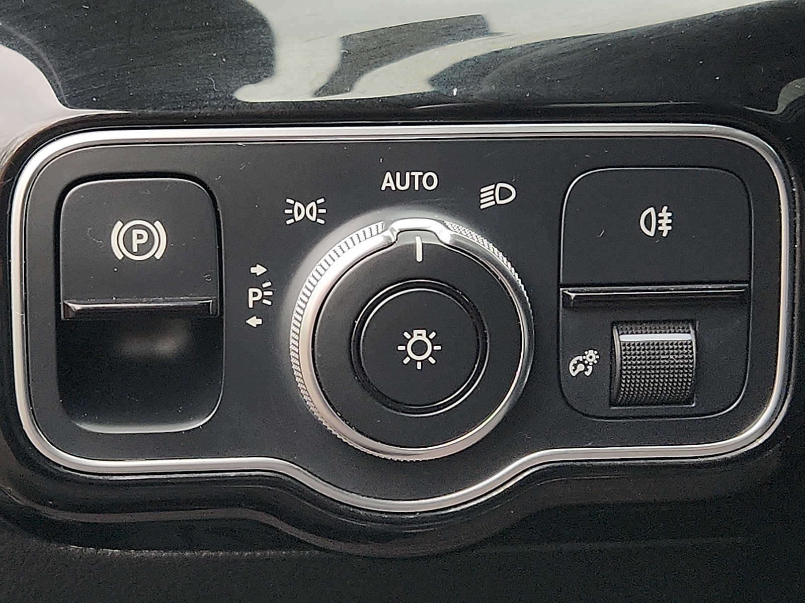 Used 2020 Mercedes-Benz A 220 4MATIC w/ Premium Package image 25