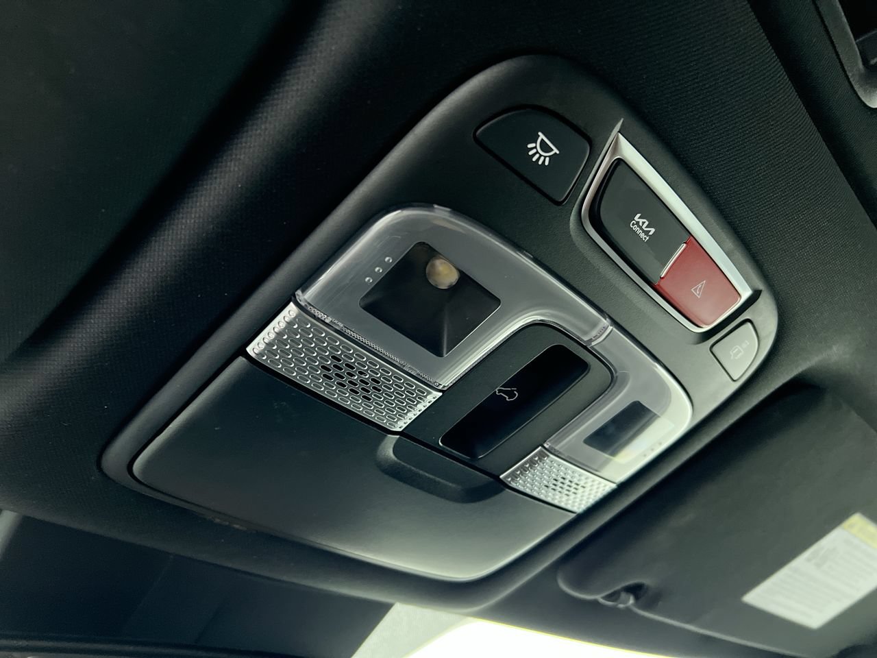 Used 2024 Kia Telluride EX w/ EX Captain's Chair Package FWD image 18