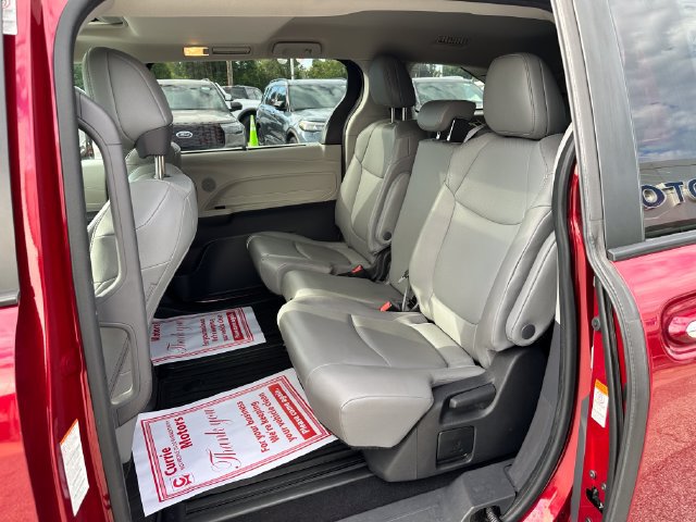 Used 2022 Toyota Sienna XLE FWD image 9