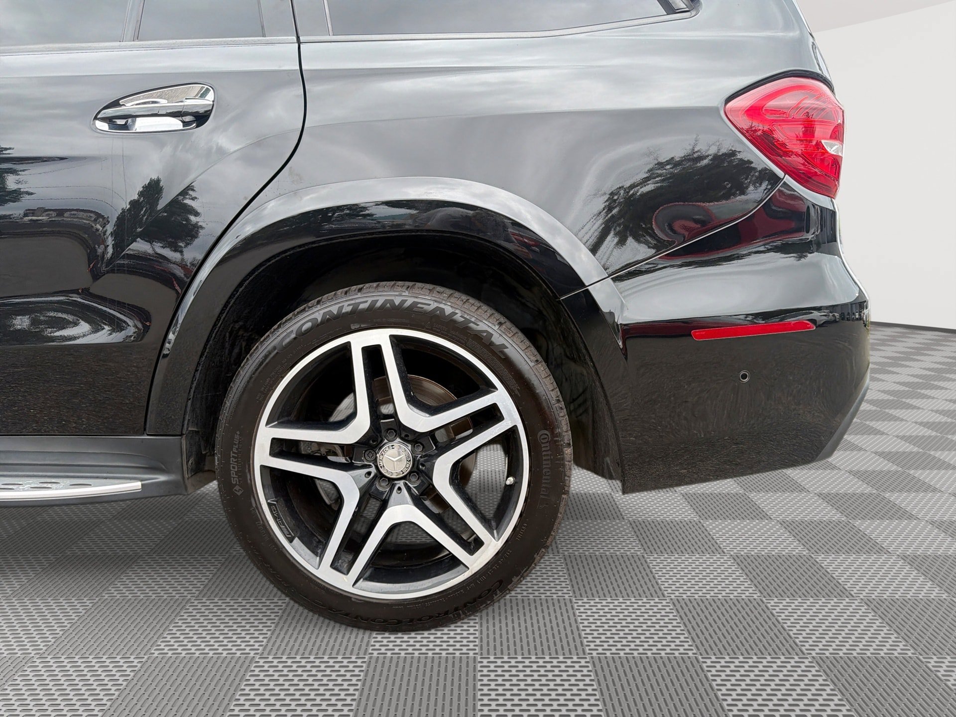 Used 2017 Mercedes-Benz GLS 550 4MATIC image 29