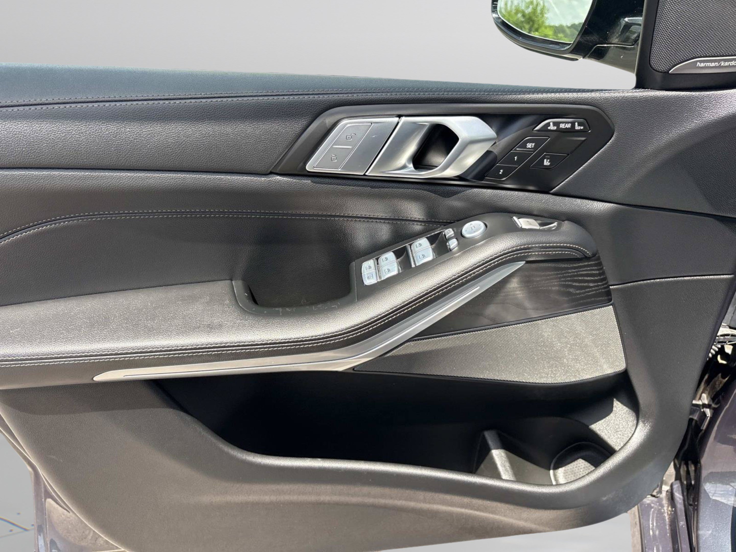 Used 2022 BMW X7 M50i AWD/4WD image 23