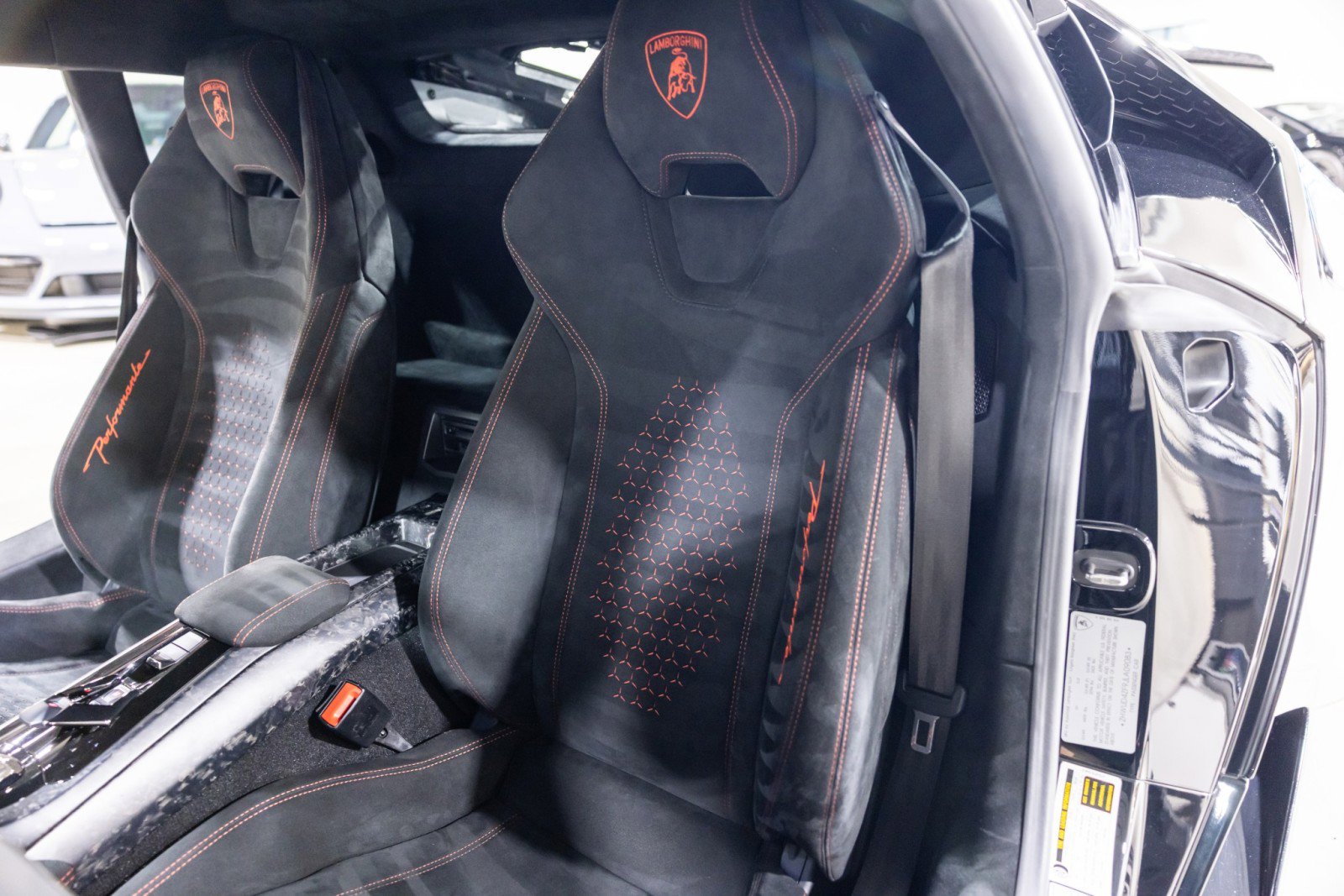 Used 2018 Lamborghini Huracan Performante image 34