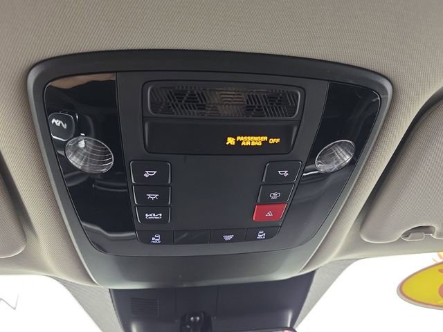Used 2025 Kia Carnival FWD image 25
