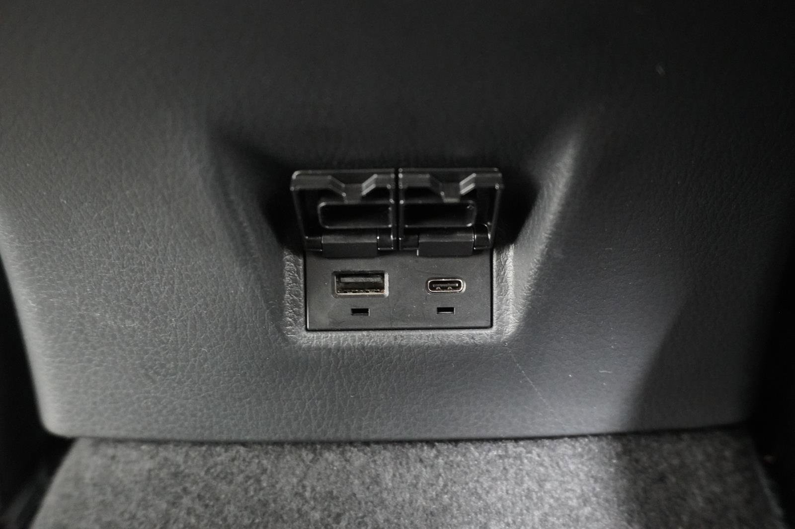 Used 2025 Toyota Camry SE FWD image 33