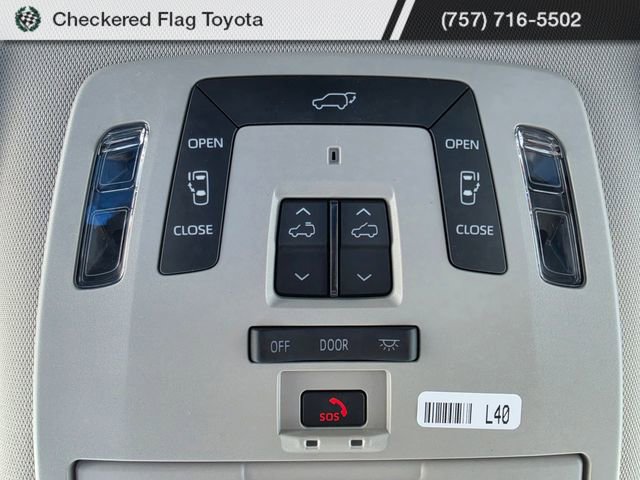 Used 2023 Toyota Sienna Limited image 10