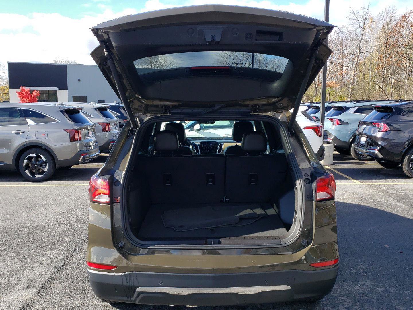 Used 2023 Chevrolet Equinox Premier image 10