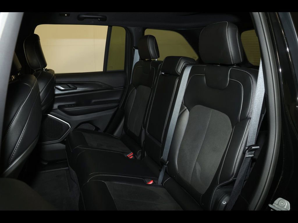 Used 2022 Jeep Grand Cherokee Altitude image 29