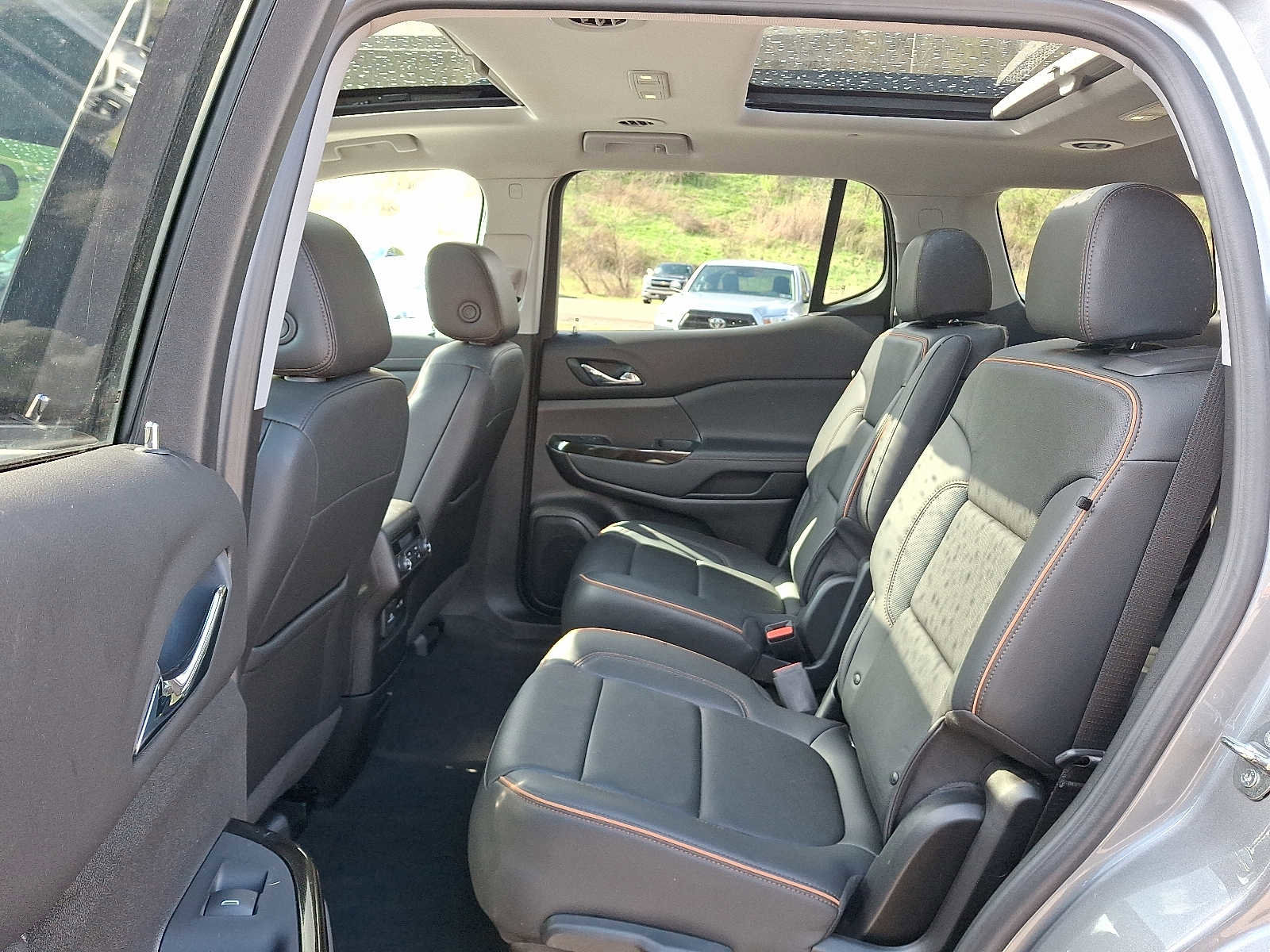 Used 2023 GMC Acadia AT4 w/ Technology Package image 10