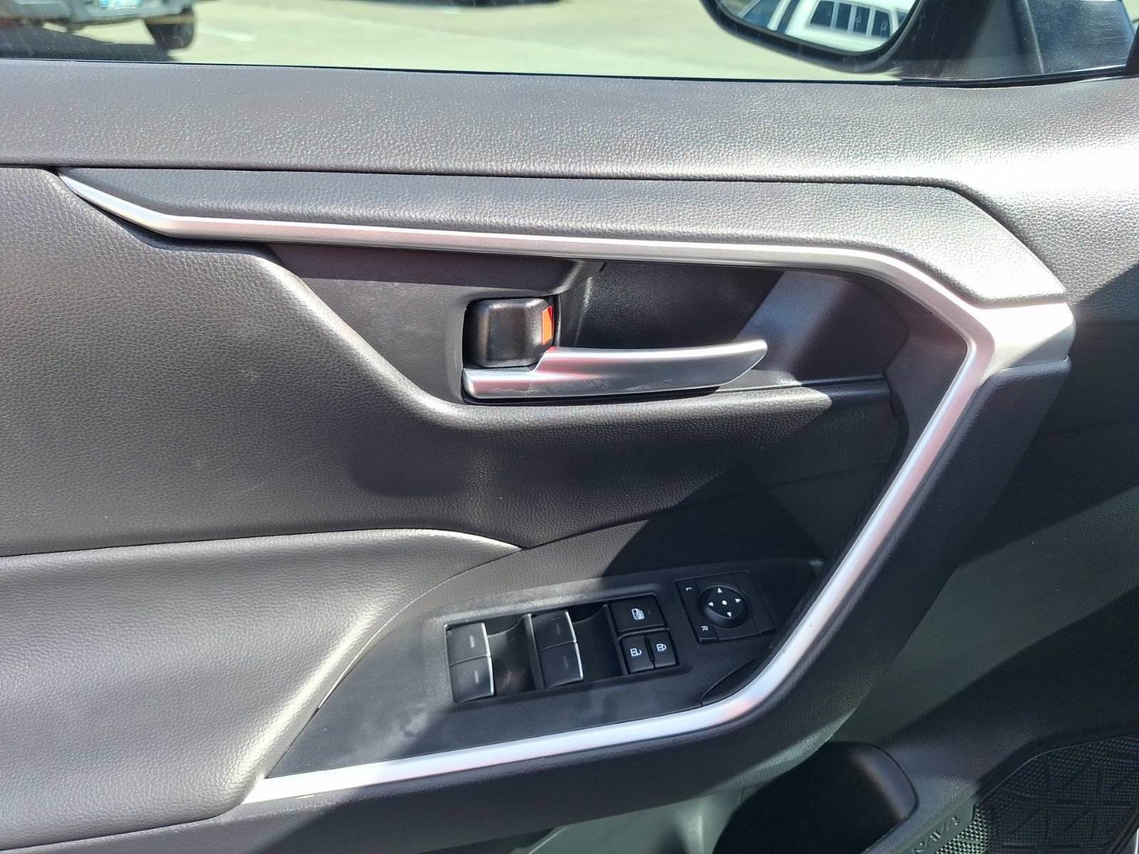Used 2024 Toyota RAV4 XLE w/ Convenience Package FWD image 17