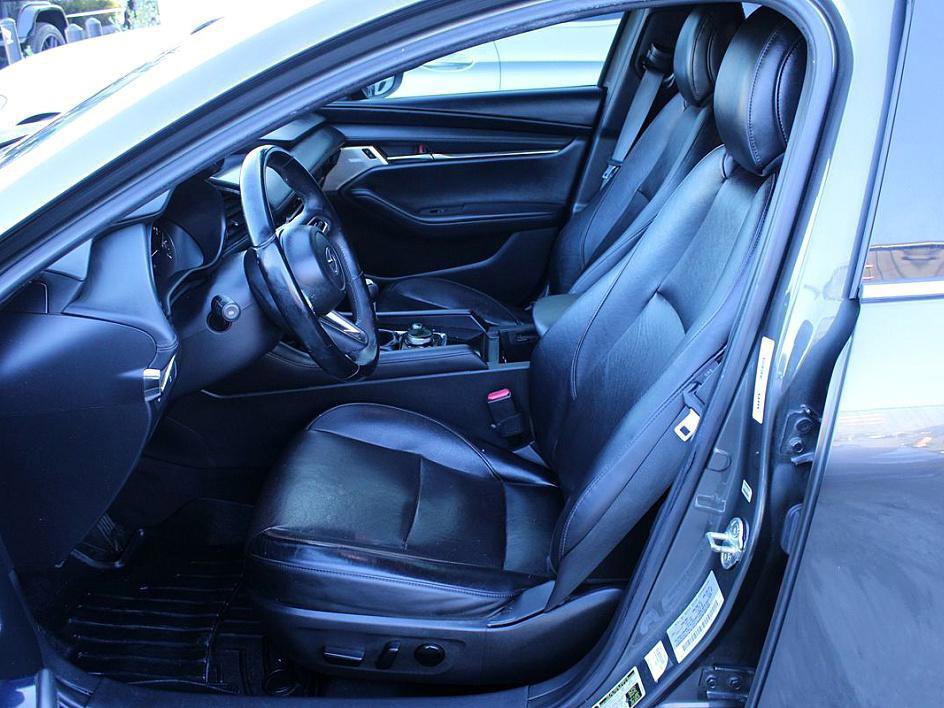 Used 2019 MAZDA MAZDA3 Hatchback w/ Premium Package image 11