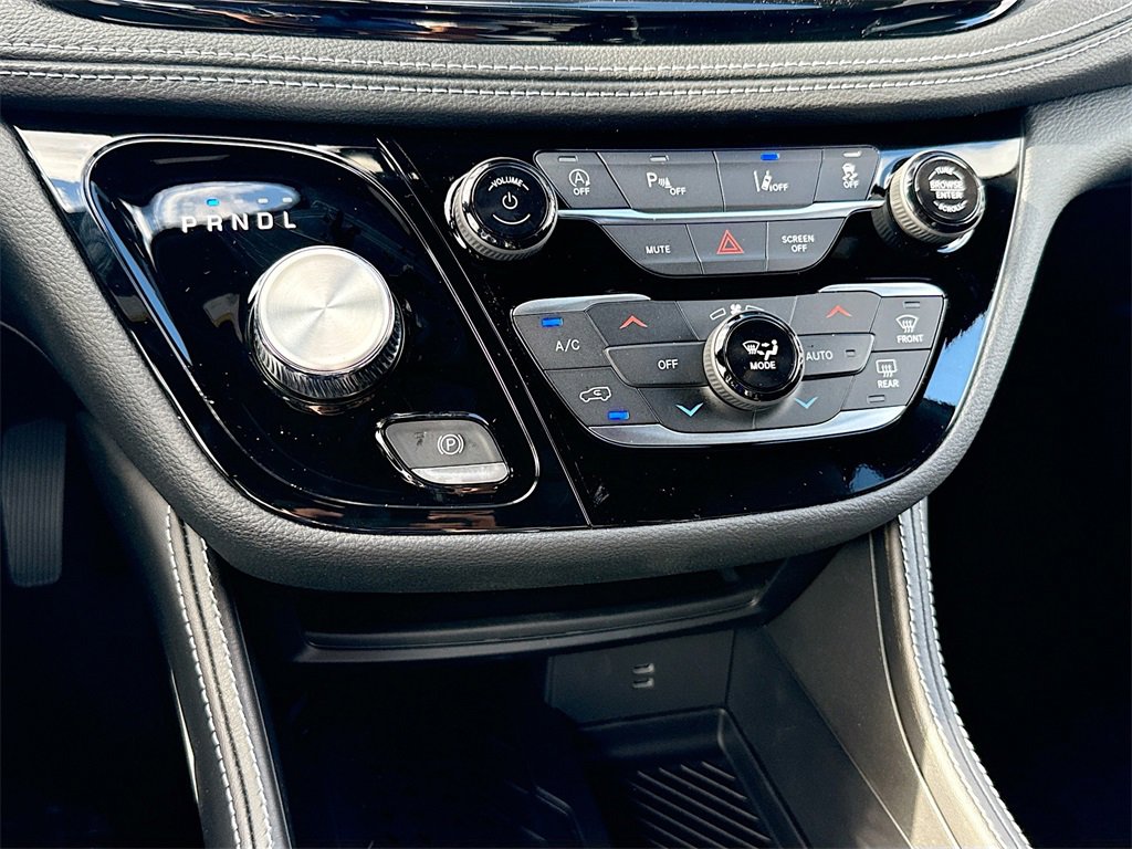 New 2026 Chrysler Pacifica Limited w/ S Appearance Package image 16