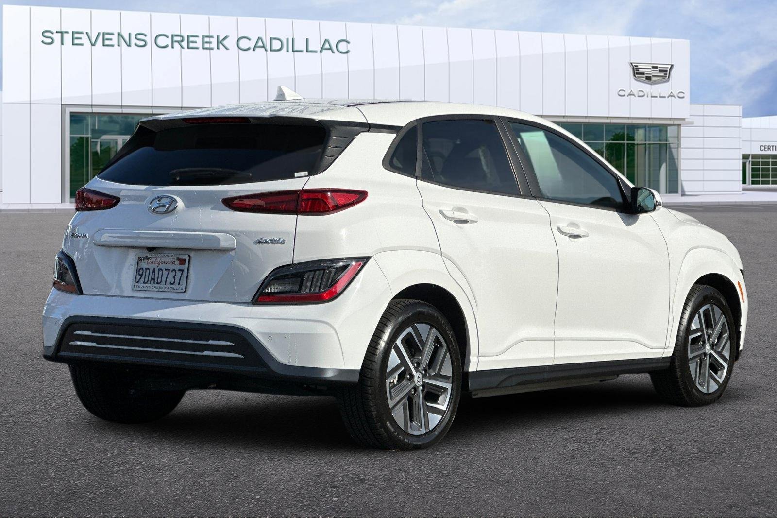 Used 2023 Hyundai Kona Limited w/ Cargo Package image 3