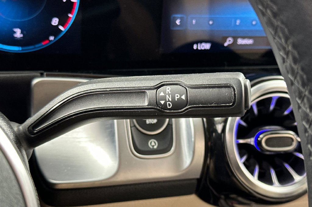 Used 2022 Mercedes-Benz GLB 250 4MATIC image 27