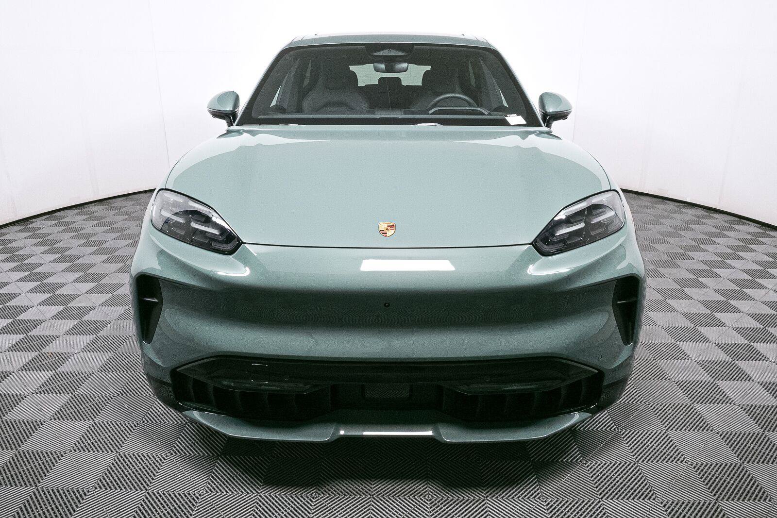 New 2026 Porsche Cayenne Electric AWD/4WD image 36