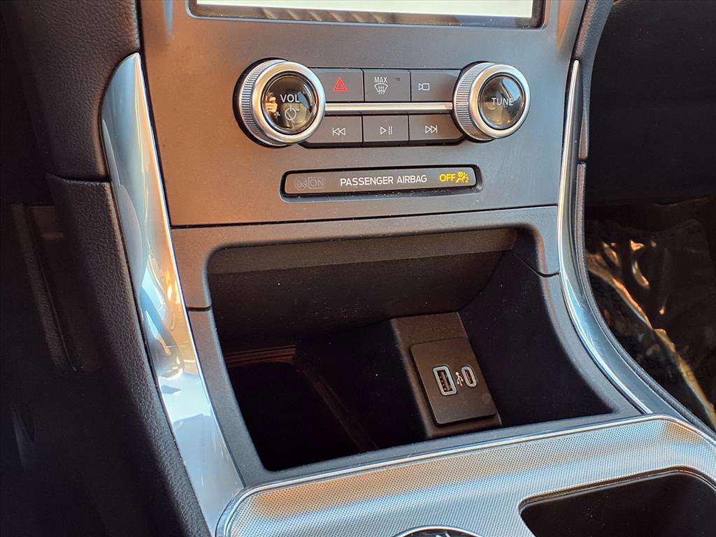 Used 2024 Ford Edge Titanium image 13