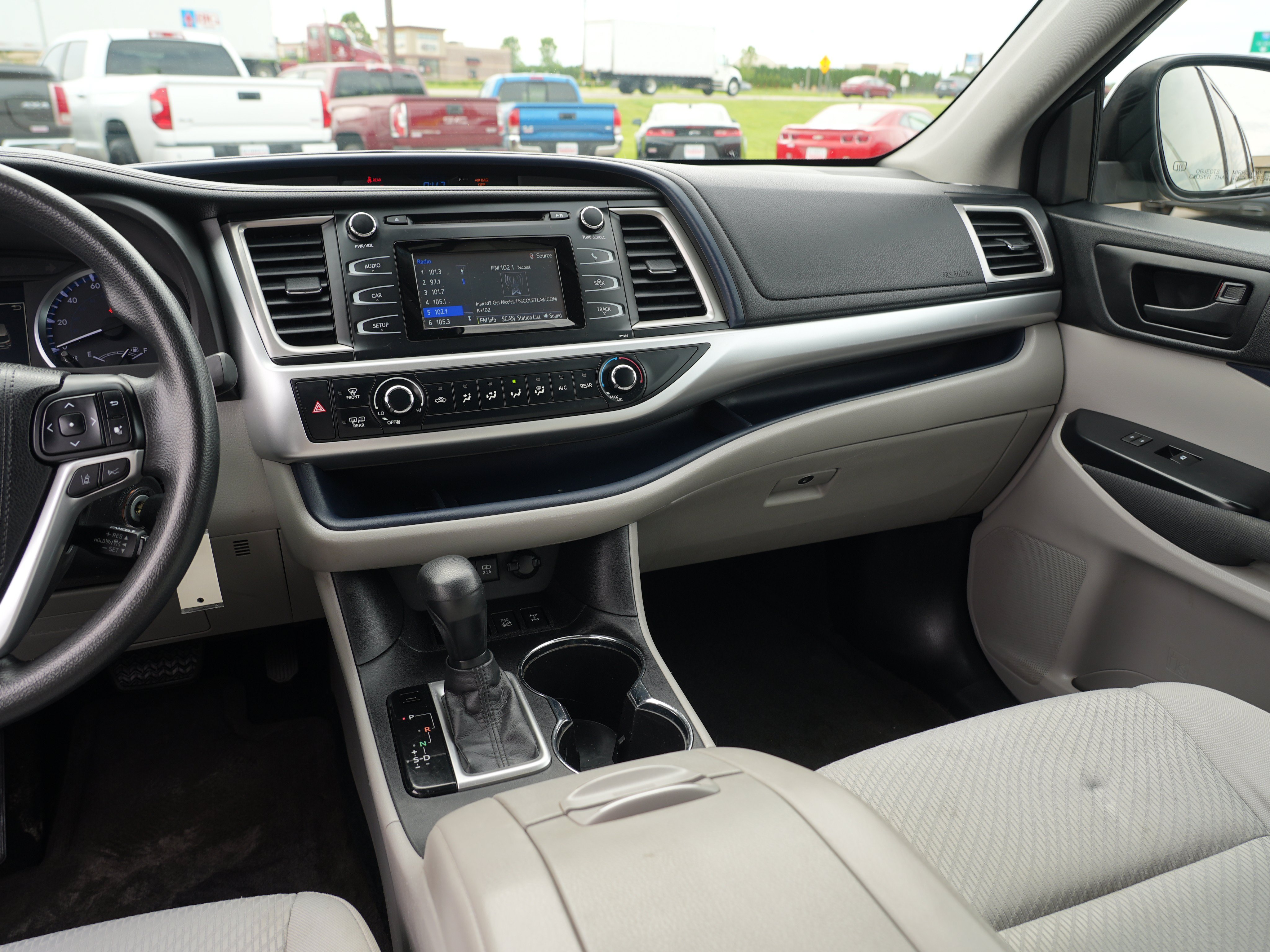 Used 2017 Toyota Highlander LE w/ Carpet Mat Package AWD/4WD image 21