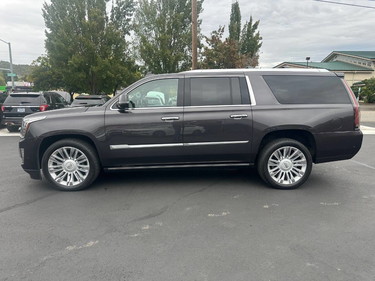 Used 2017 Cadillac Escalade ESV Platinum image 5