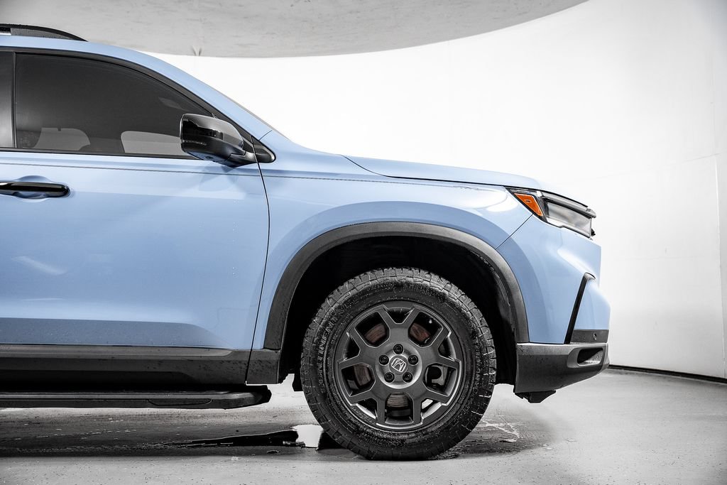 Used 2025 Honda Pilot TrailSport image 4