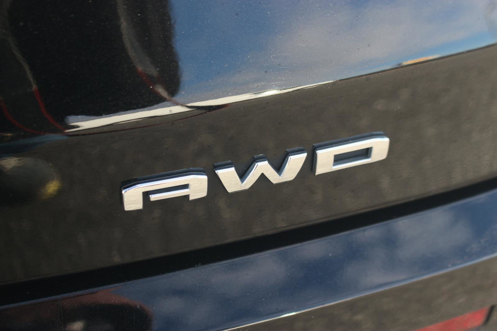 Used 2023 GMC Acadia Denali w/ Black Diamond Edition image 10