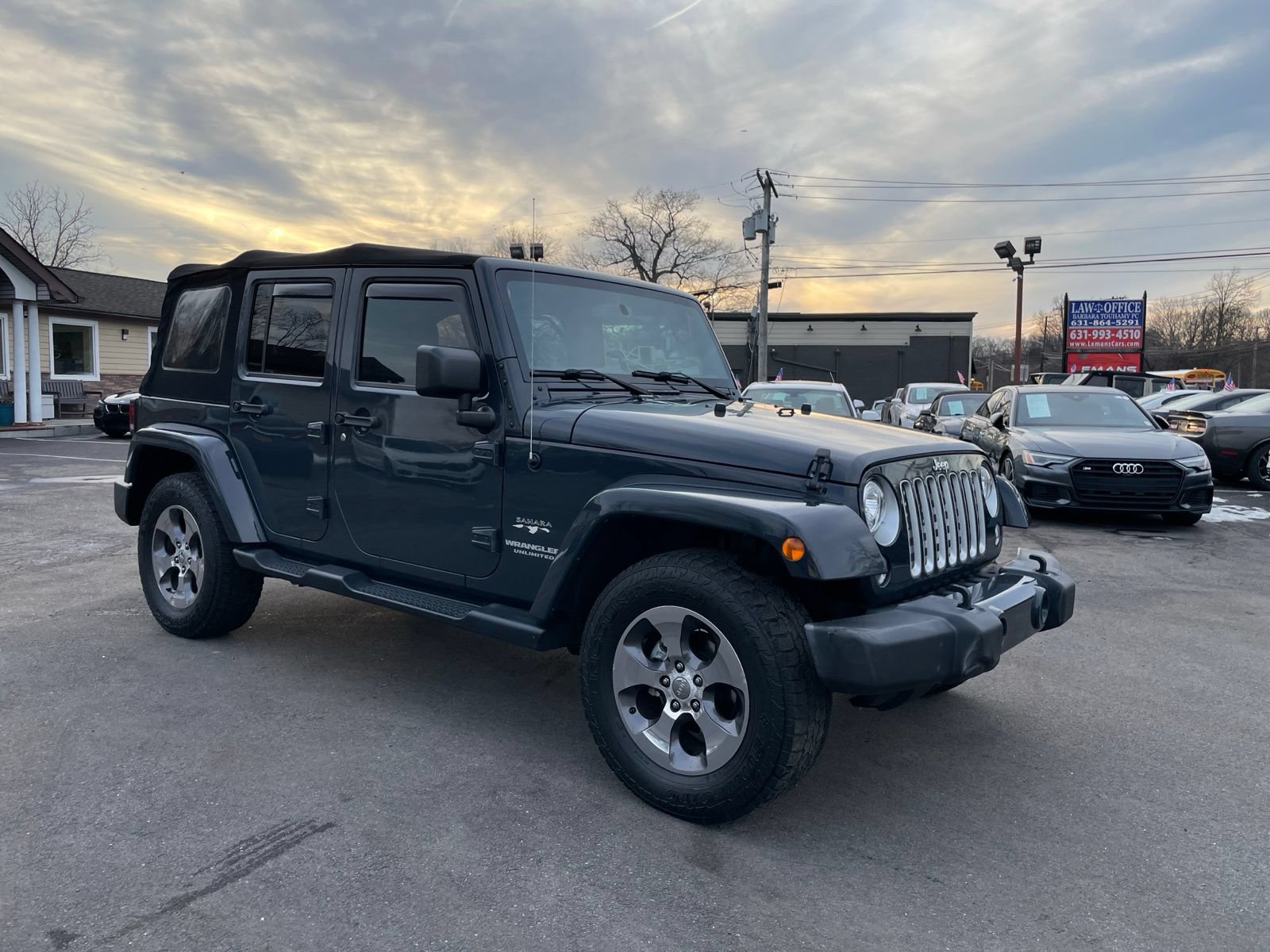 Used 2017 Jeep Wrangler Unlimited Sahara w/ Connectivity Group AWD/4WD image 23
