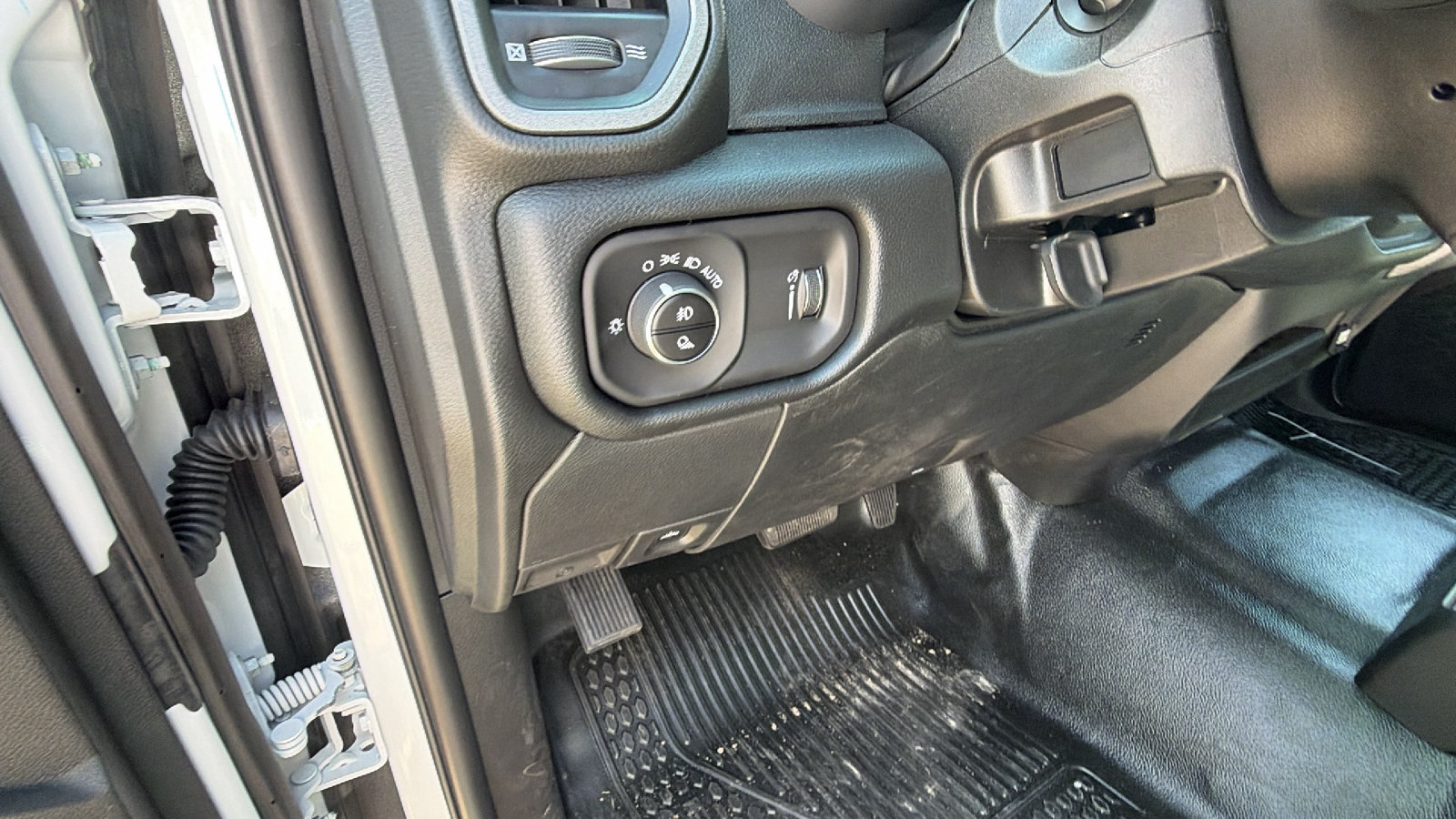 New 2027 RAM 3500 Tradesman w/ Chrome Appearance Group A AWD/4WD image 20