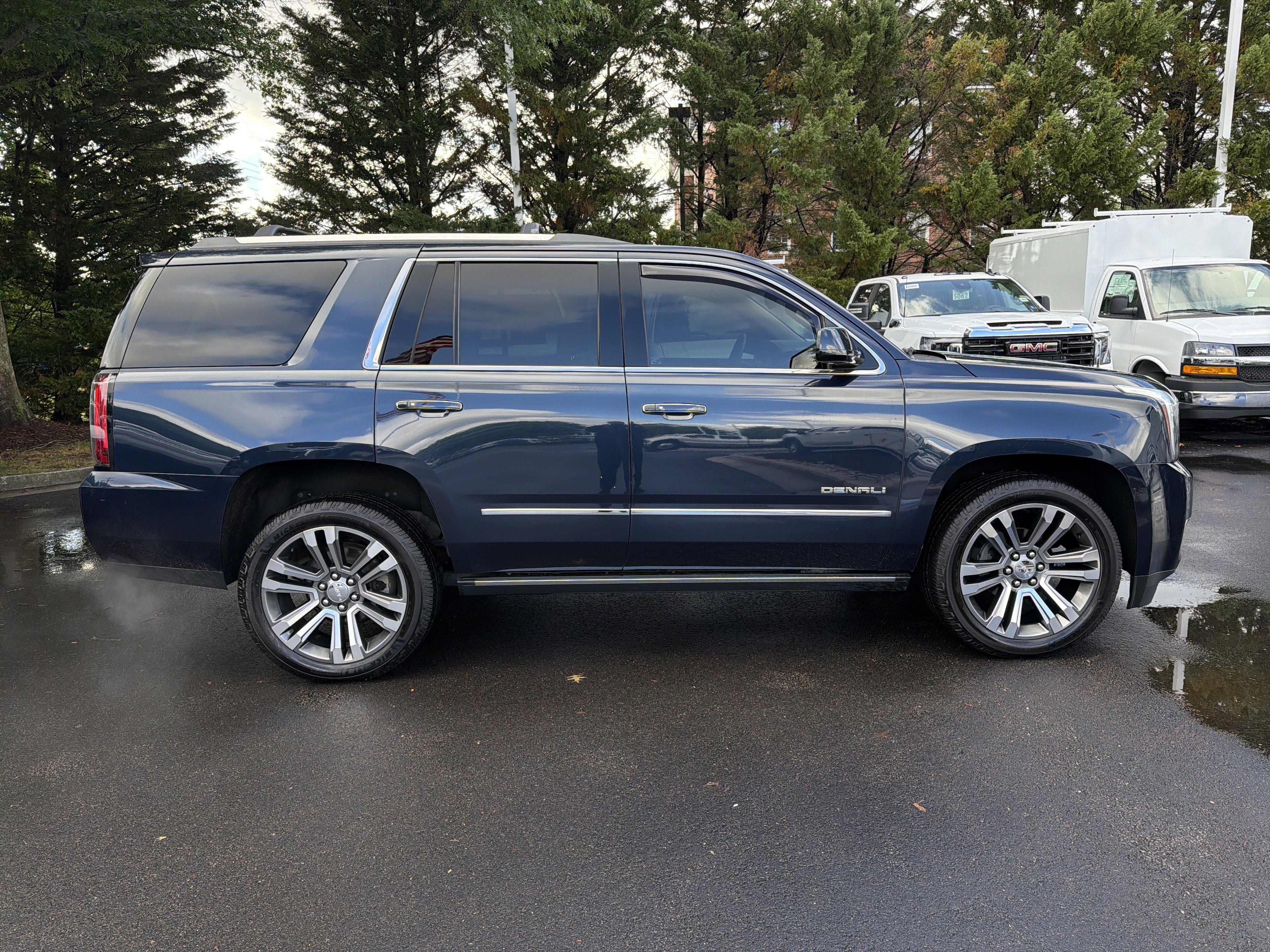 Used 2017 GMC Yukon Denali w/ Open Road Package AWD/4WD image 11