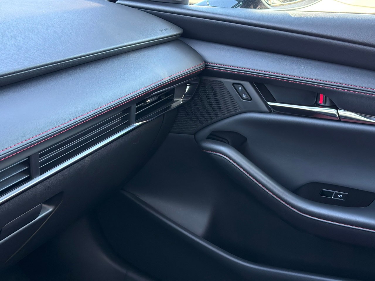 New 2026 MAZDA MAZDA3 Carbon image 31