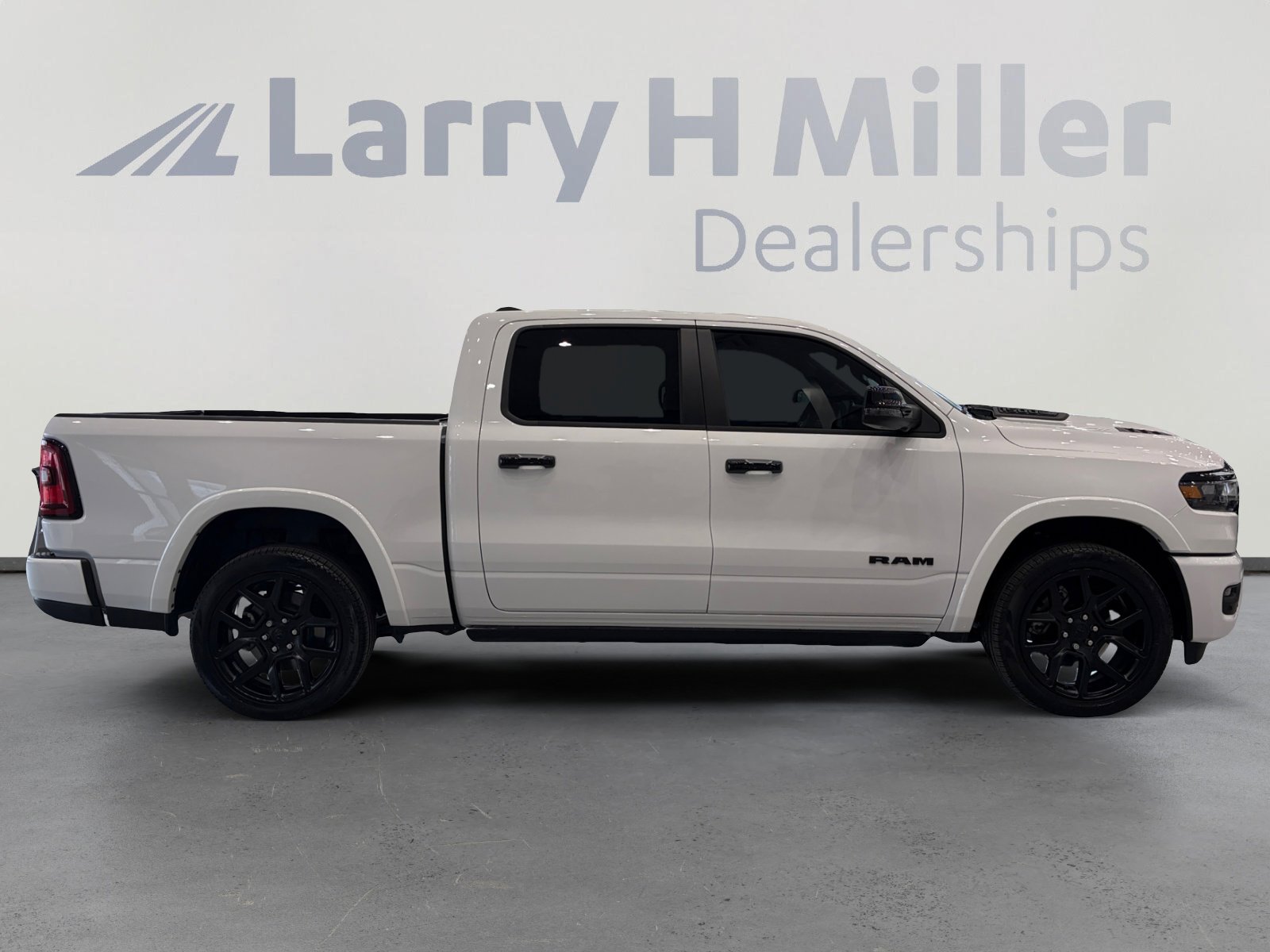 Used 2025 RAM 1500 Laramie w/ Night Edition AWD/4WD image 6