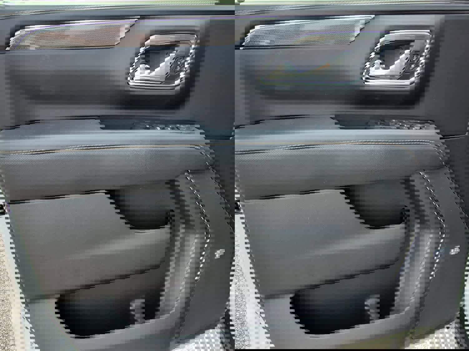 Used 2023 GMC Yukon XL AT4 w/ AT4 Premium Package image 13