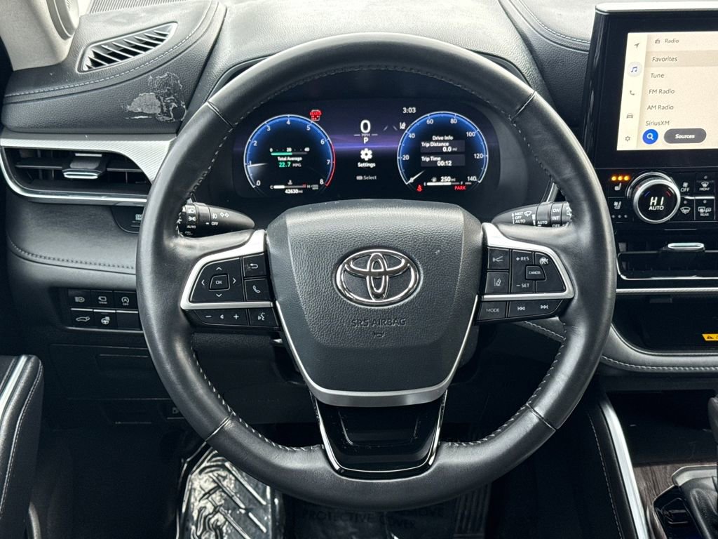 Used 2024 Toyota Highlander Platinum image 14