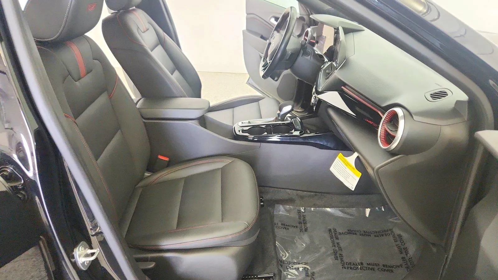 Used 2024 Chevrolet Trax RS w/ Sunroof Package FWD image 30