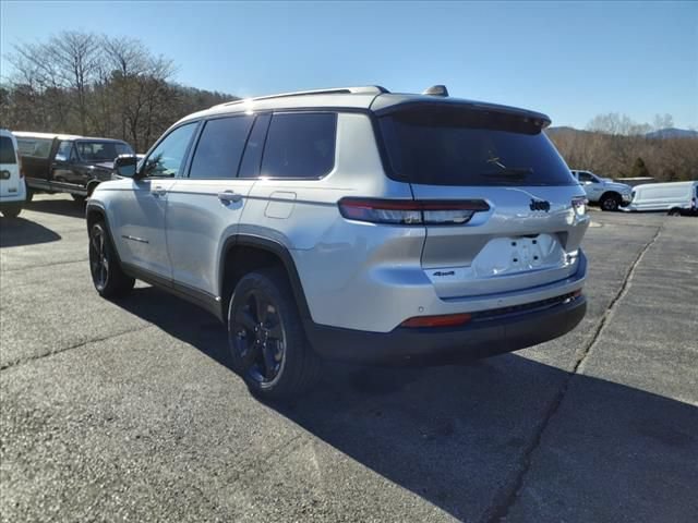 New 2025 Jeep Grand Cherokee L Limited w/ Black Appearance Package AWD/4WD image 3