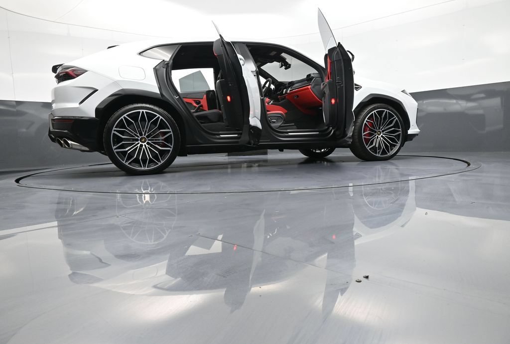 Used 2025 Lamborghini Urus SE AWD/4WD image 55