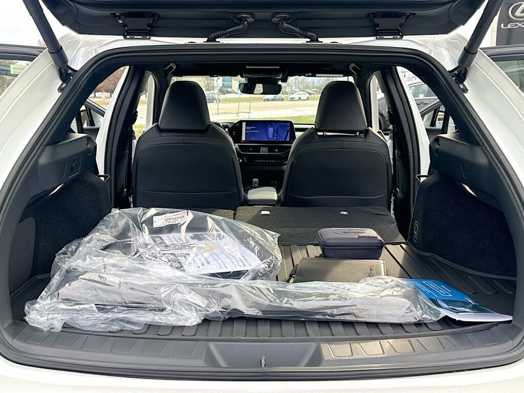 New 2025 Lexus UX 300h AWD image 7