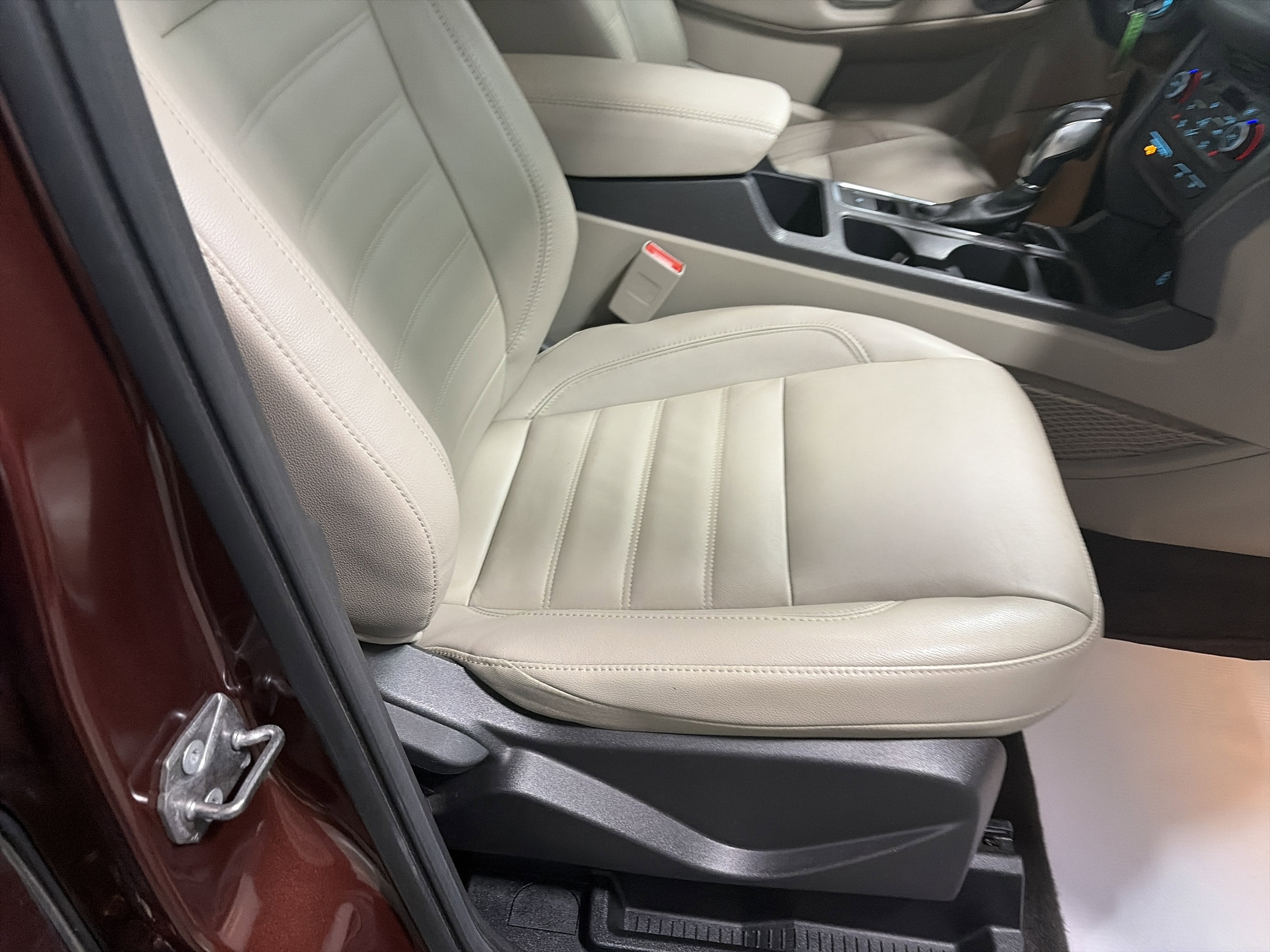 Used 2018 Ford Escape SEL image 30