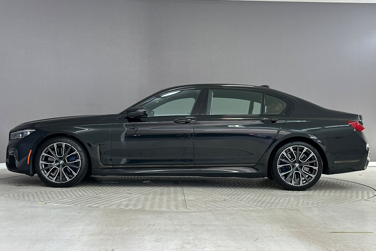 Used 2020 BMW 750i xDrive w/ Executive Package AWD/4WD image 2